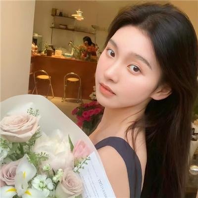 挥著翅膀的女孩